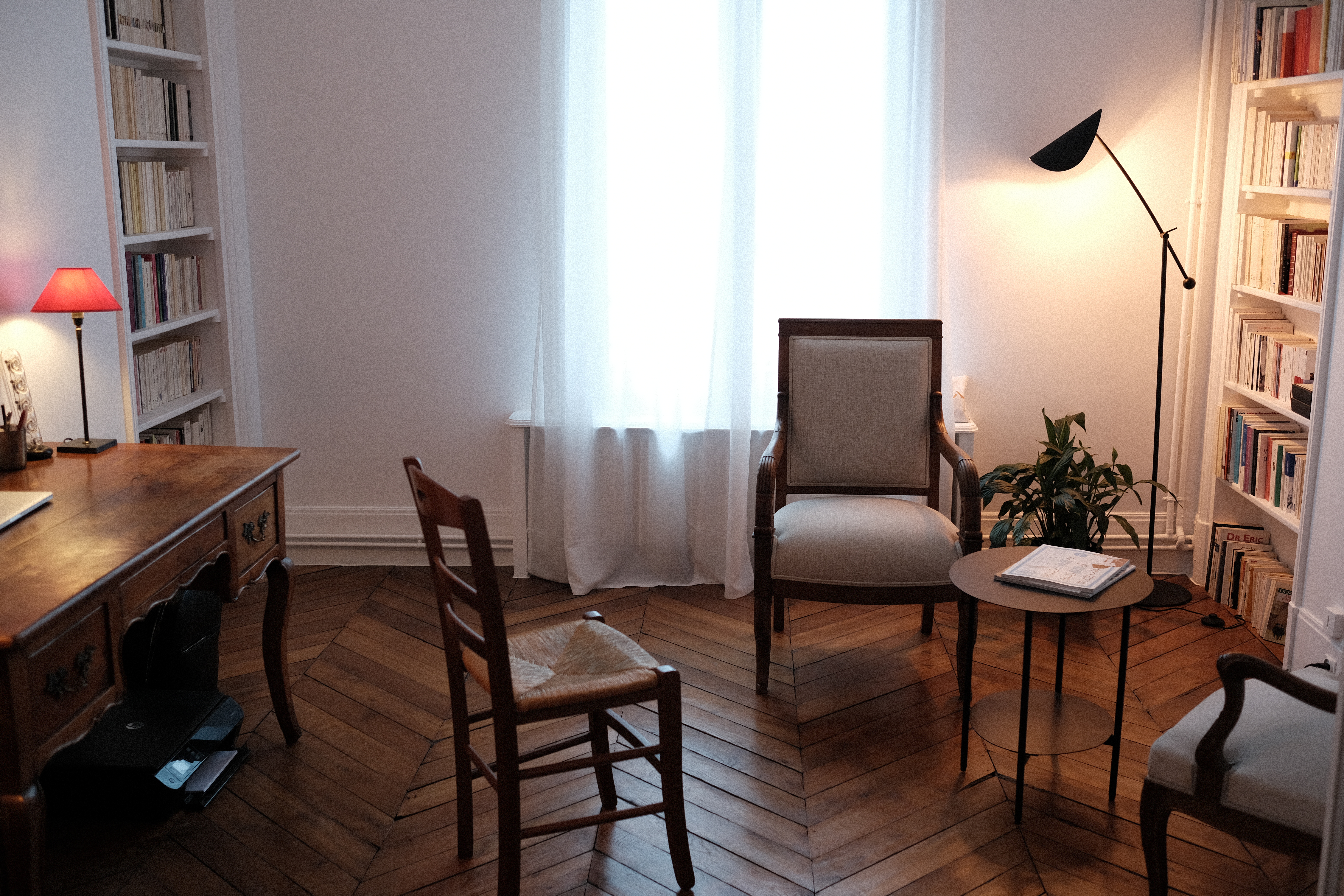 Salle de consultation du cabinet de psychothérapie, Paris 10e